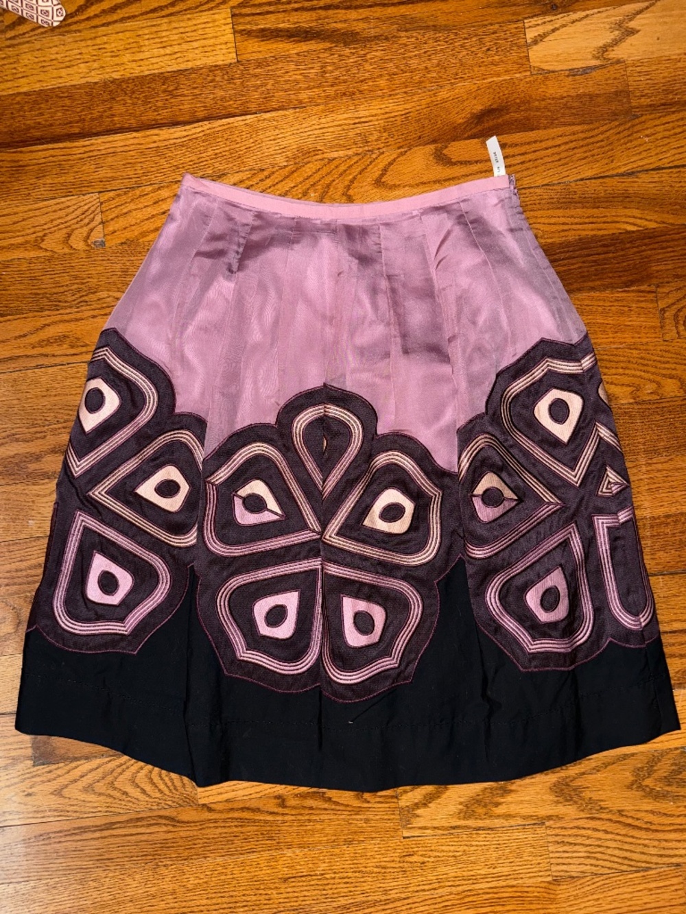 Incredible Peter Nygard satin skirt